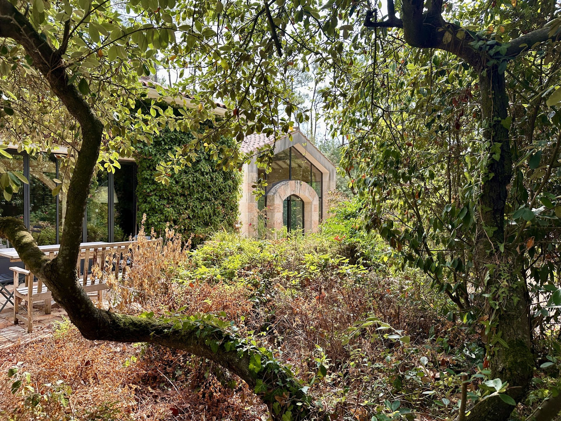 Surprenante maison au coeur de sa pinède